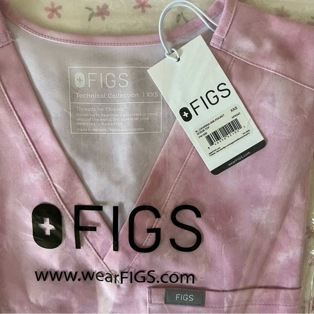 FIGS scrub set